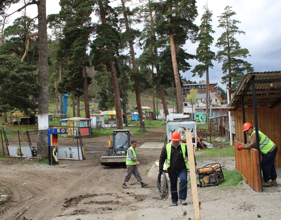 ბაკურიანის რეკრეაციულ პარკში სარეაბილიტაციო სამუშაოები დაიწყო