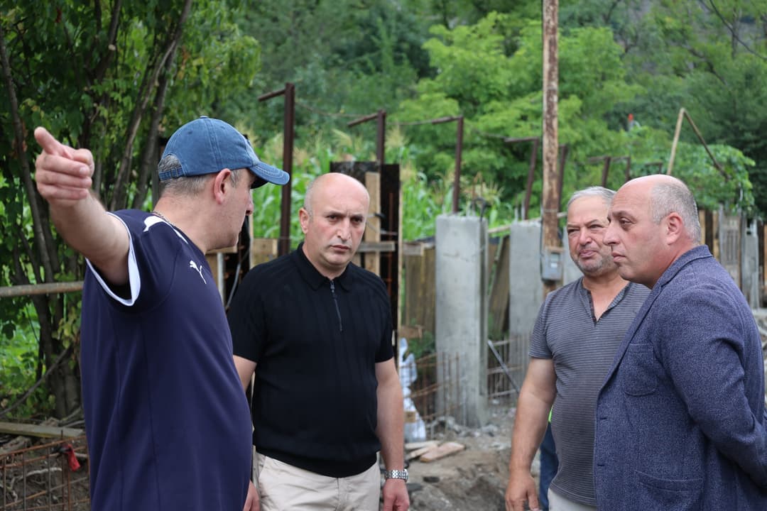 ბორჯომის მუნიციპალიტეტის მერმა და საკრებულოს თავმჯდომარემ ინფრასტრუქტურული სამუშაოები დაათვალიერეს
