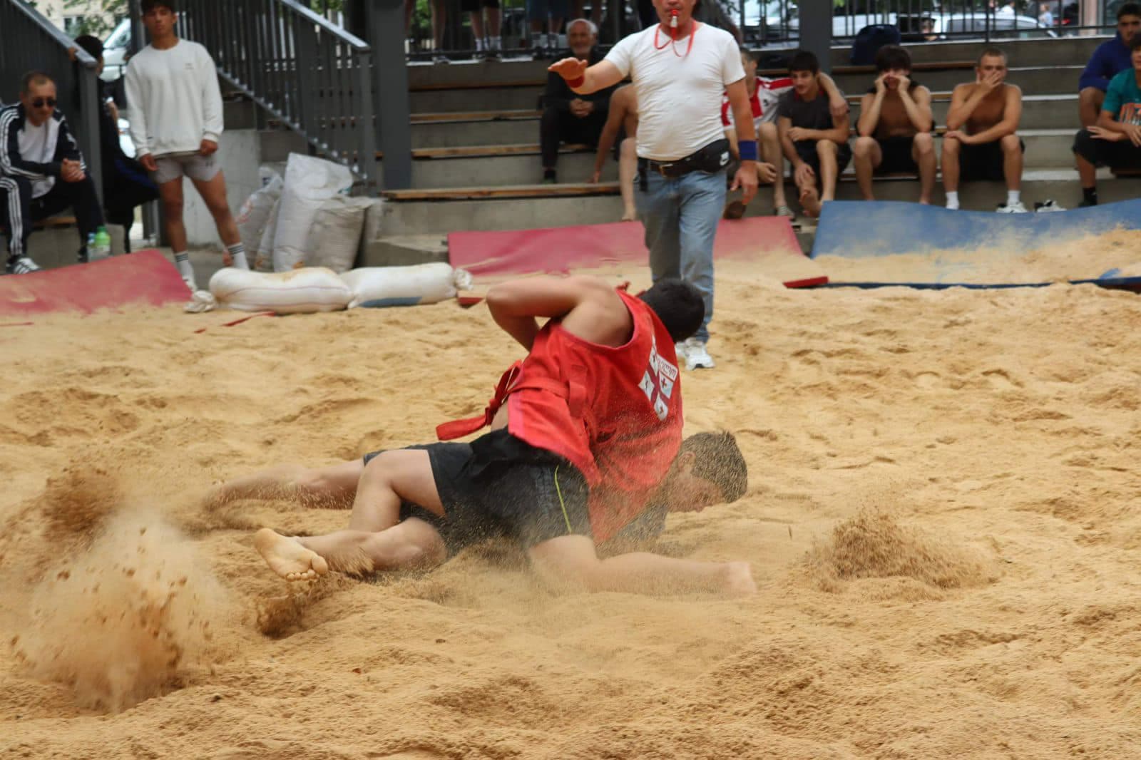 Frontnews image description