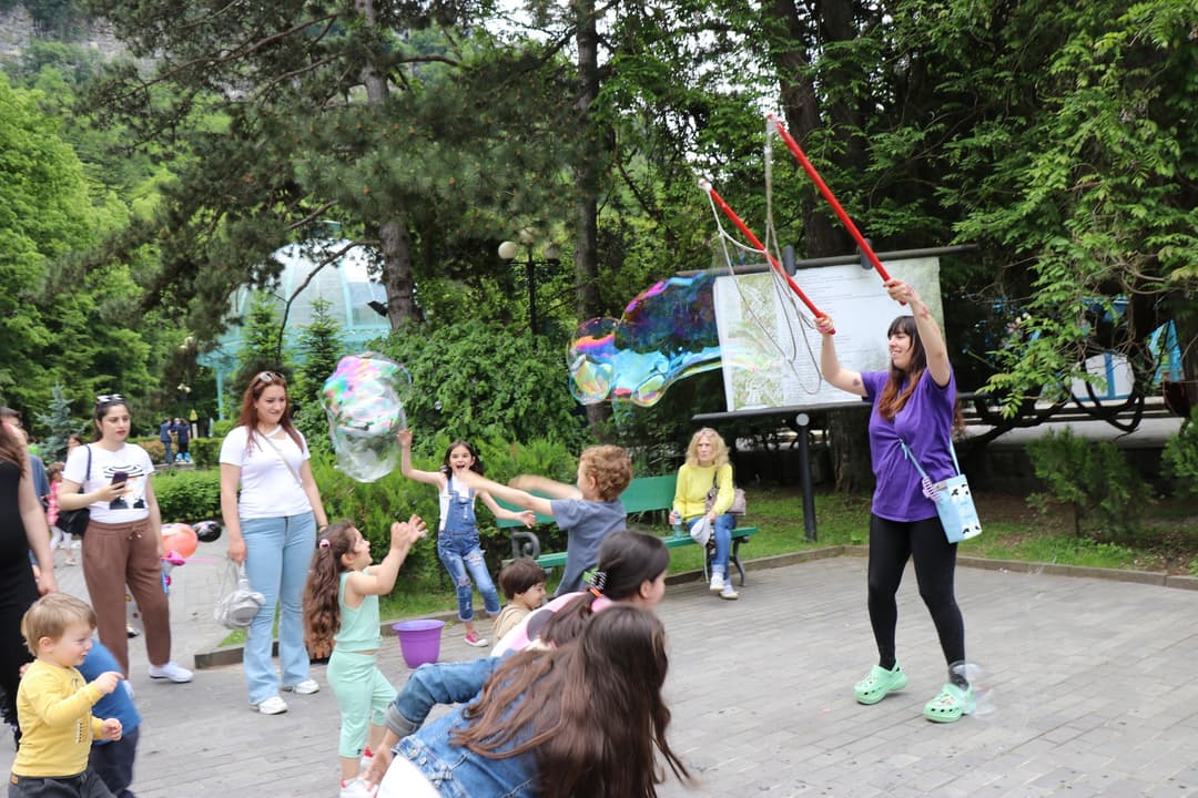 ბორჯომის მუნიციპალიტეტში ბავშვთა დაცვის საერთაშორისო დღე სხვადასხვა გასართობი ღონისძიებით აღინიშნა