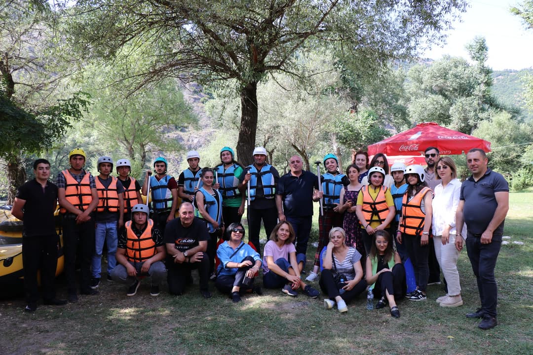 ტაბაწყურის თემში მცხოვრები ეთნიკური უმცირესობის წარმომადგენელი მოსწავლეებისთვის ღონისძიება მოეწყო