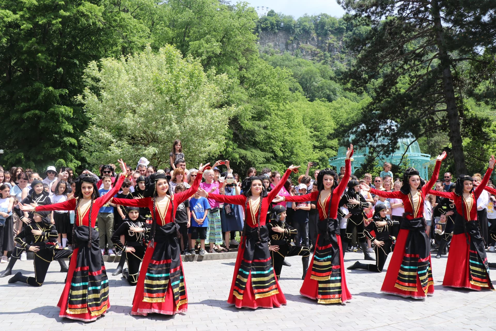 Frontnews image description