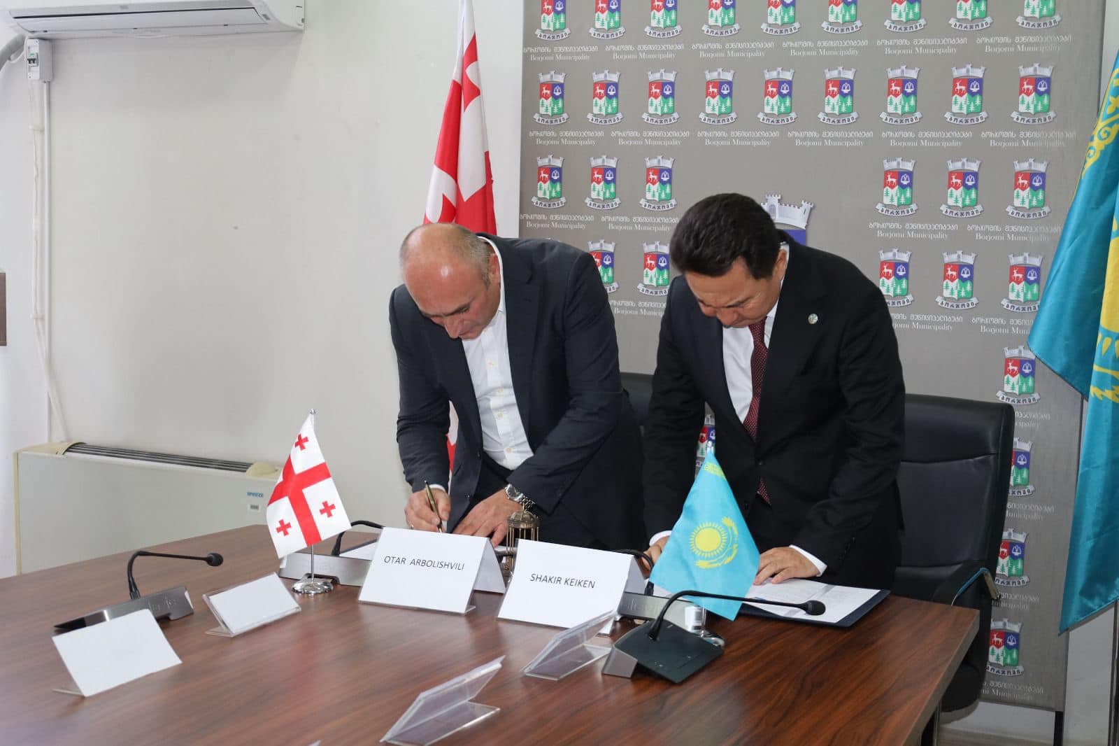 Frontnews image description