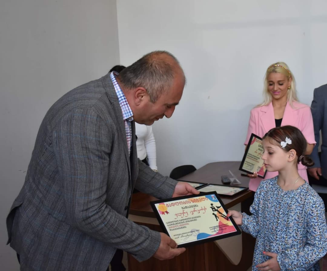 ბორჯომის მუნიციპალიტეტის მერმა სპორტული ცეკვების ჯგუფი “ანის აკადემიის” პედაგოგი და ჯგუფის წევრები დააჯილდოვა