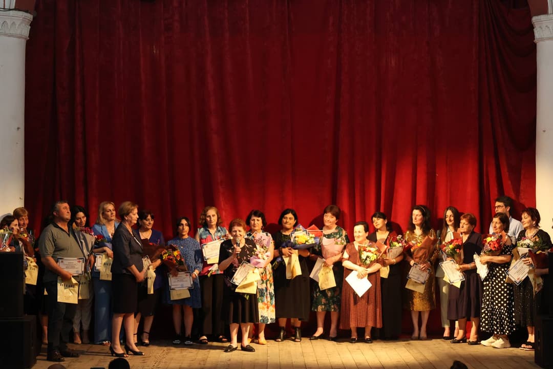 ბორჯომის საგანმანათლებლო რესურსცენტრის პროექტი “წლის საუკეთესო მასწავლებელი“ შემაჯამებელი ღონისძიებით დასრულდა