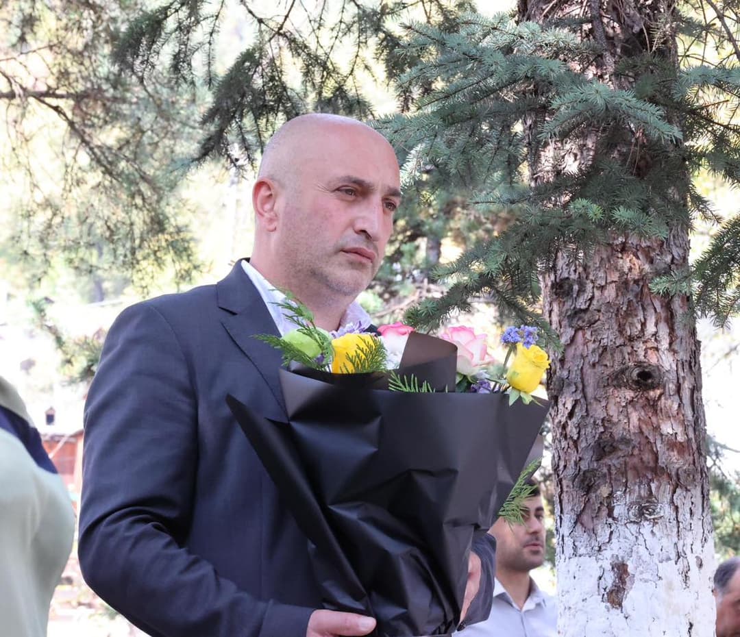 ბორჯომში საქართველოს ტერიტორიული მთლიანობისთვის ბრძოლაში დაღუპულ გმირთა ხსოვნას პატივი მიაგეს