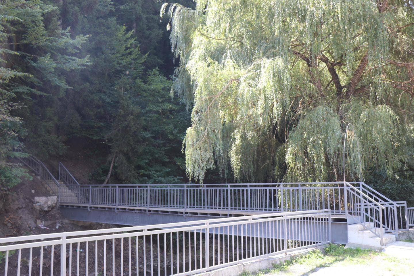 Frontnews image description