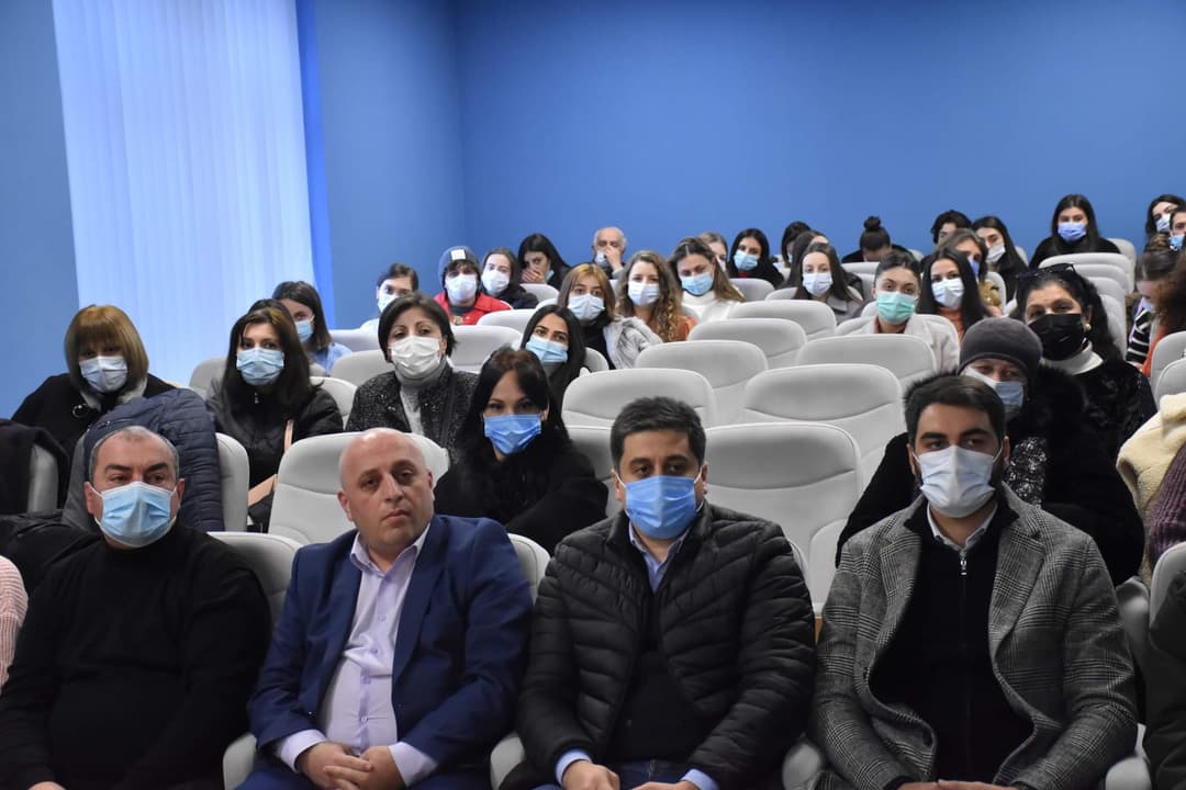 ბორჯომში ადგილობრივი ხელისუფლების წარმომადგენლებმა წარმატებული 62 სტუდენტი დააჯილდოვეს