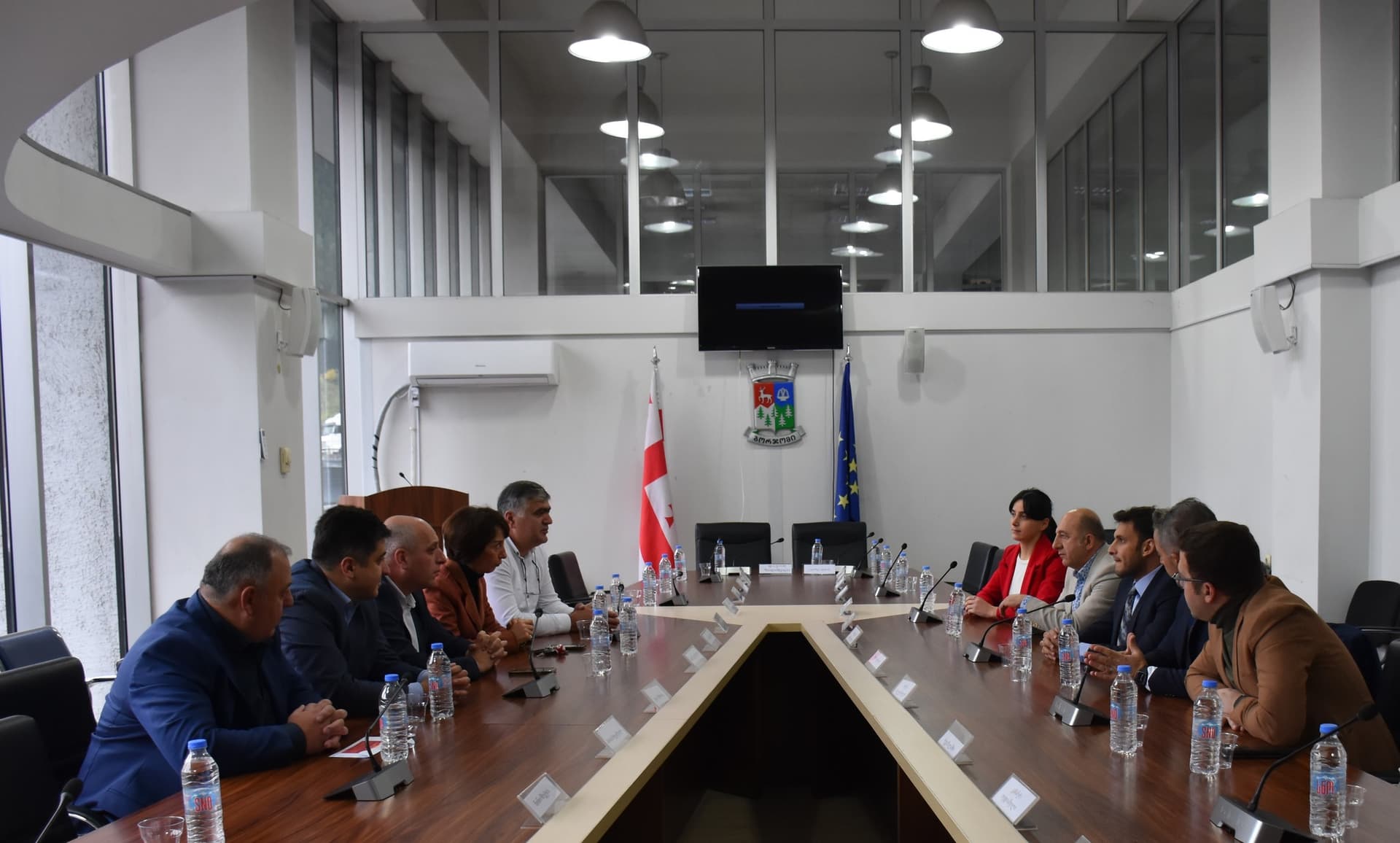 Frontnews image description