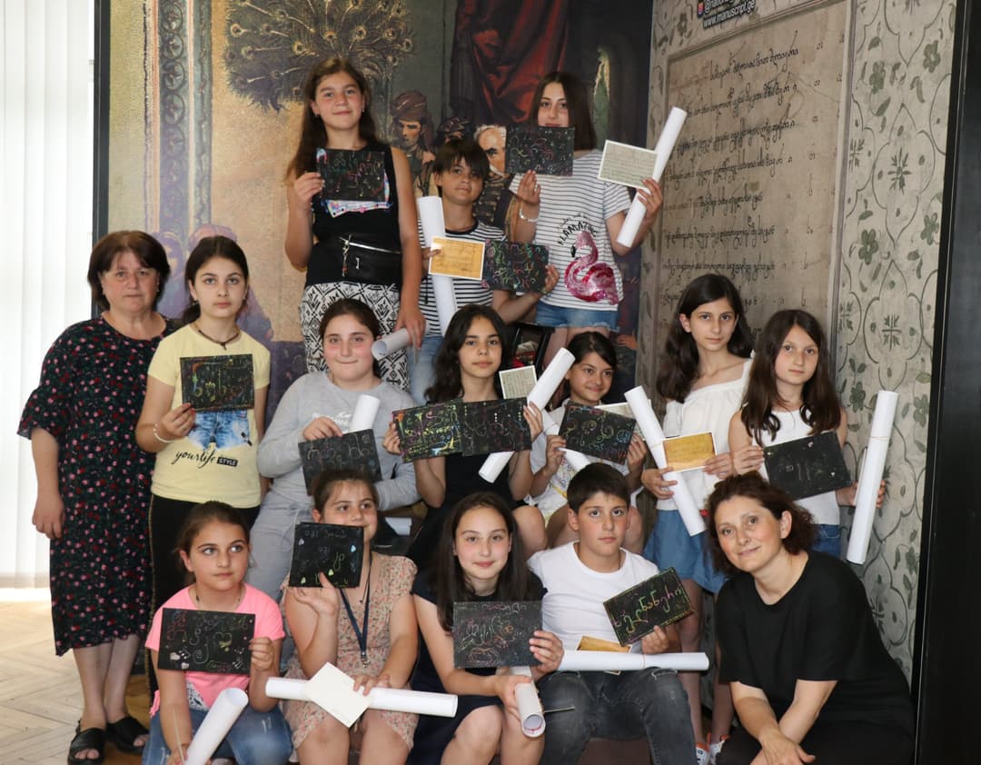 ვოკალური ჯგუფის “ონავრების” წევრებისთვის კორნელი კეკელიძის სახელობის ხელნაწერთა ეროვნულ ცენტრში ექსკურსია მოეწყო