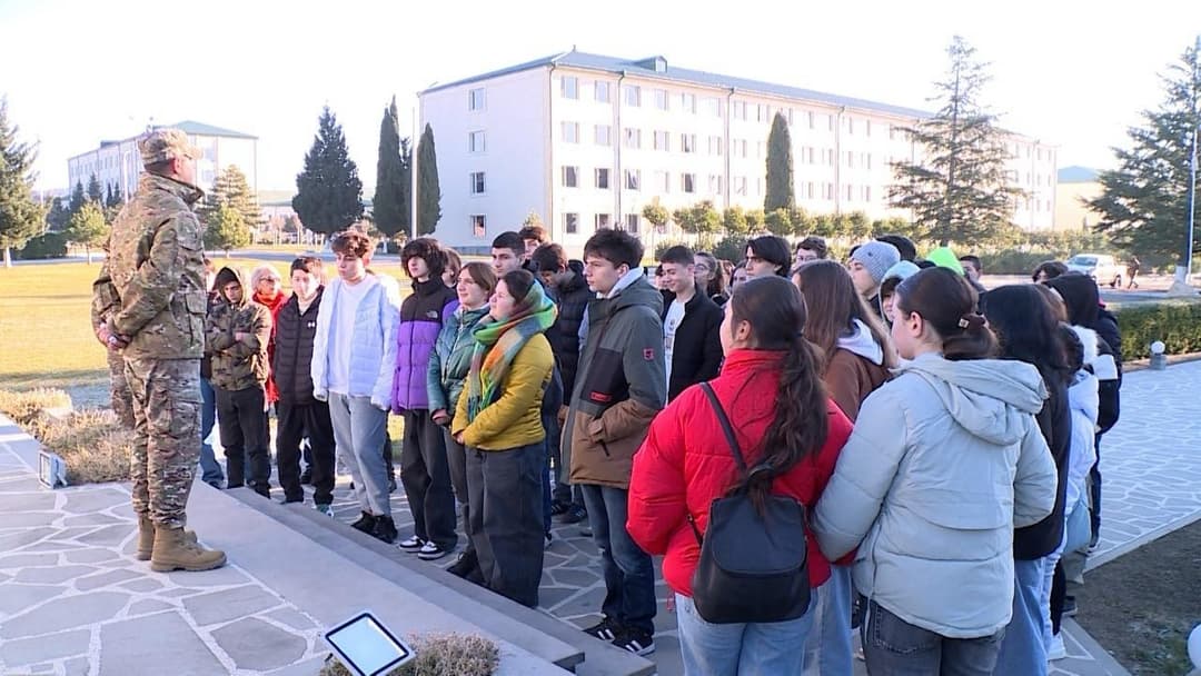 მე-4 ქვეითმა ბრიგადამ სკოლის მოსწავლეებს უმასპინძლა