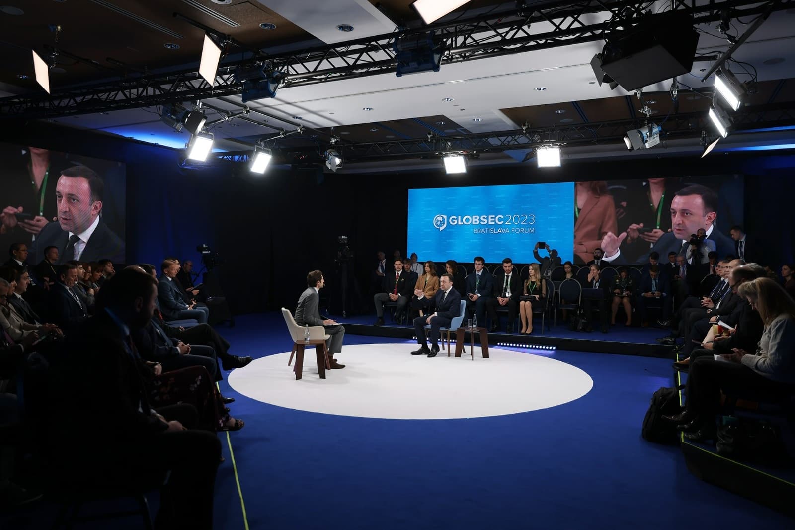 Frontnews image description