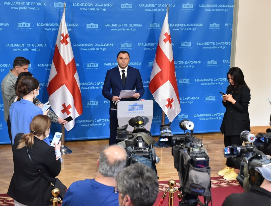 გიორგი ამილახვარი – ყველა ბავშვს, ვინც დაბადებულია 1 ოქტომბრამდე, შესაძლებლობა ეძლევათ სკოლებში წელსვე მივიდნენ