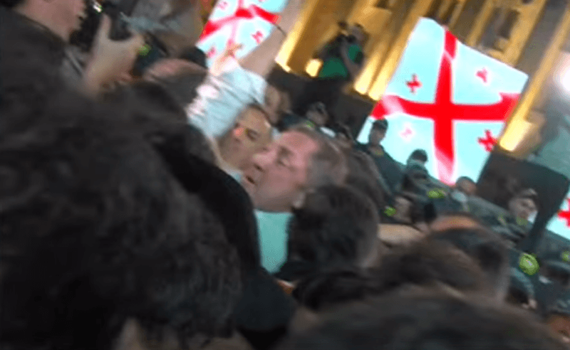 გავრცელებული ინფორმაციით, აქციაზე ალექსი პეტრიაშვილი დააკავეს