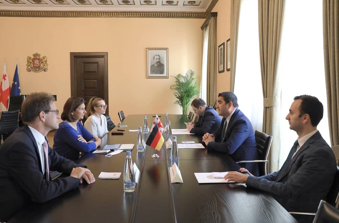 Frontnews image description