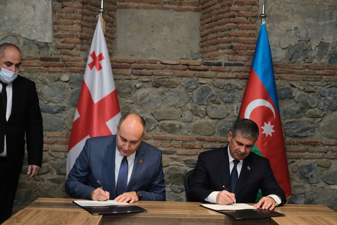 სამმხრივი თავდაცვის მინისტერიალის ფარგლებში ჯუანშერ ბურჭულაძე აზერბაიჯანელ კოლეგას შეხვდა