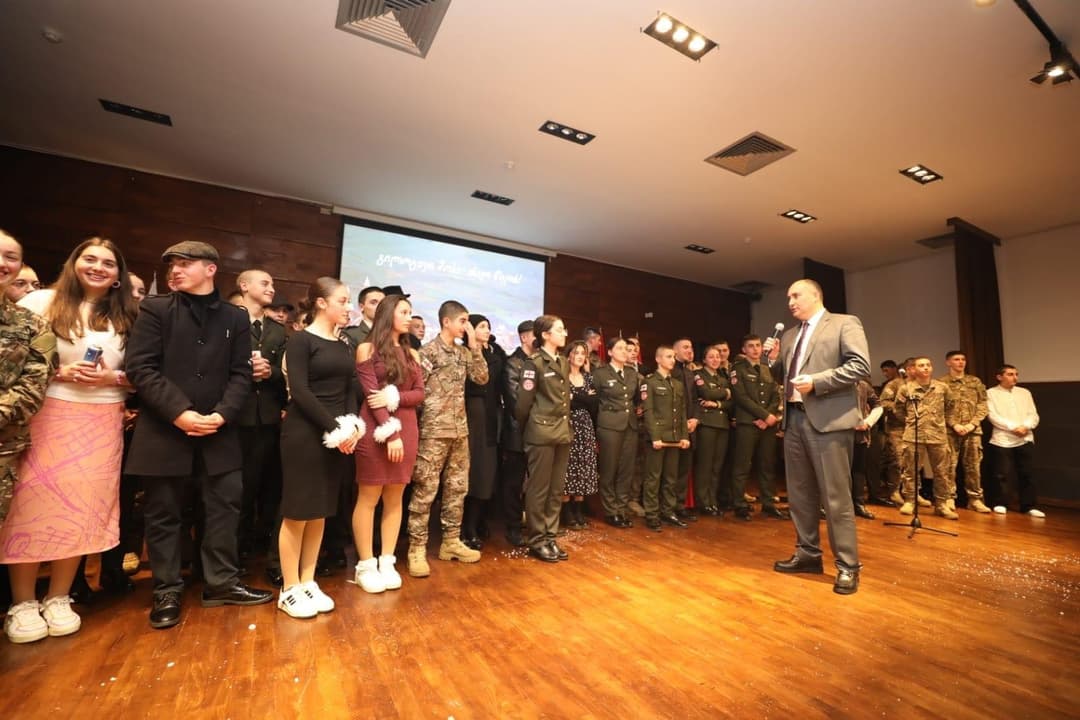 თავდაცვის მინისტრი კადეტების საახალწლო ღონისძიებას დაესწრო