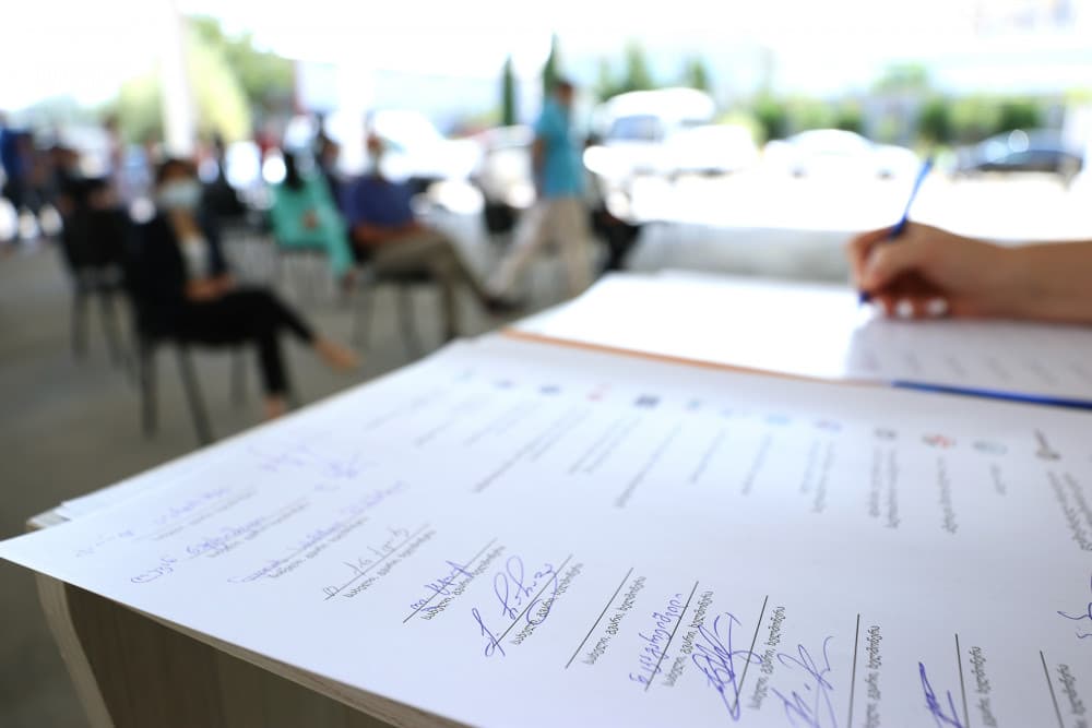 Frontnews image description