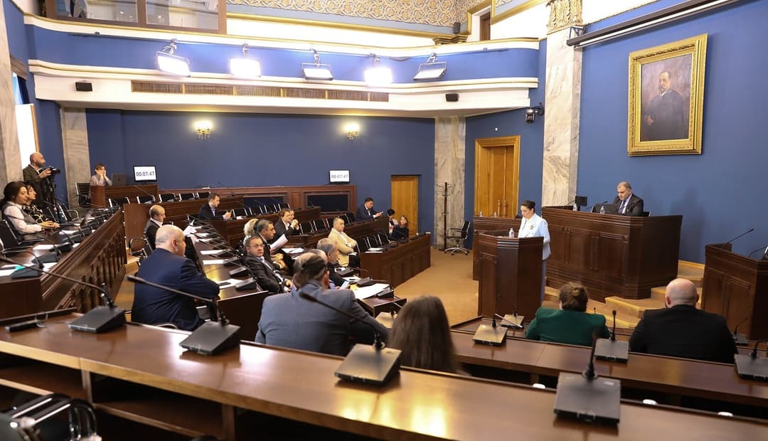 პარლამენტში სახალხო დამცველობის კანდიდატების მოსმენა გრძელდება