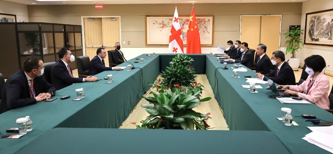 ირაკლი ღარიბაშვილი ჩინეთის სახალხო რესპუბლიკის სახელმწიფო მრჩეველს და საგარეო საქმეთა მინისტრს შეხვდა