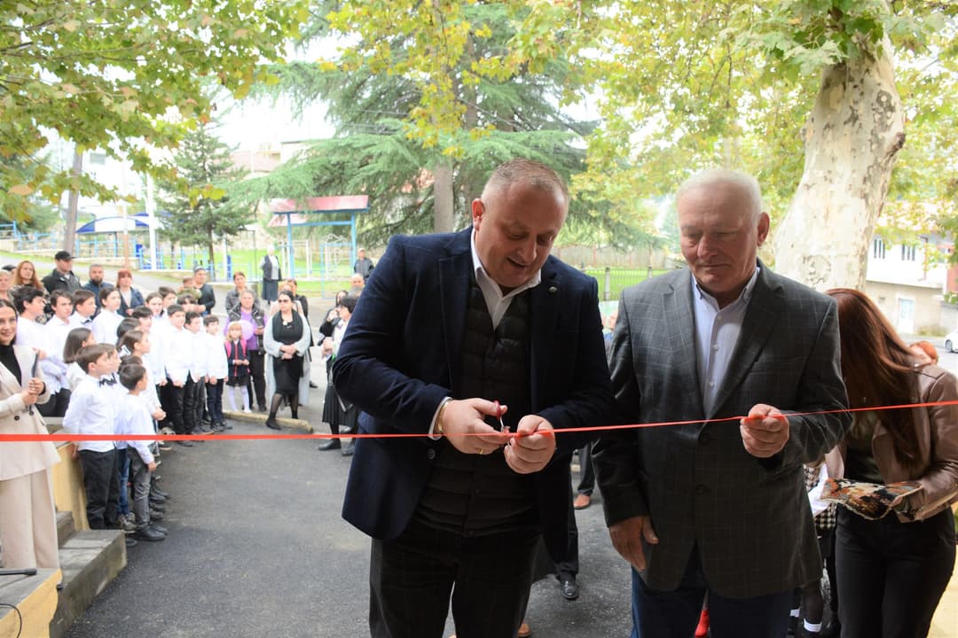 ჭიათურაში ახლადრეაბილიტირებული სახვითი ხელოვნების სკოლა გაიხსნა