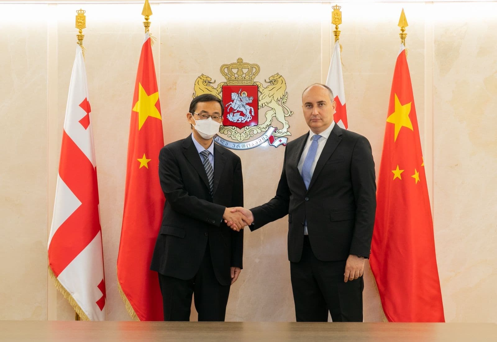 Frontnews image description