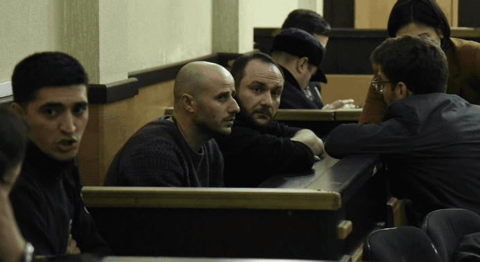 გიორგი ხასაია და აკაკი ჩიქობავა 3 000-3000 ლარიანი გირაოს სანაცვლოდ გაათავისუფლეს