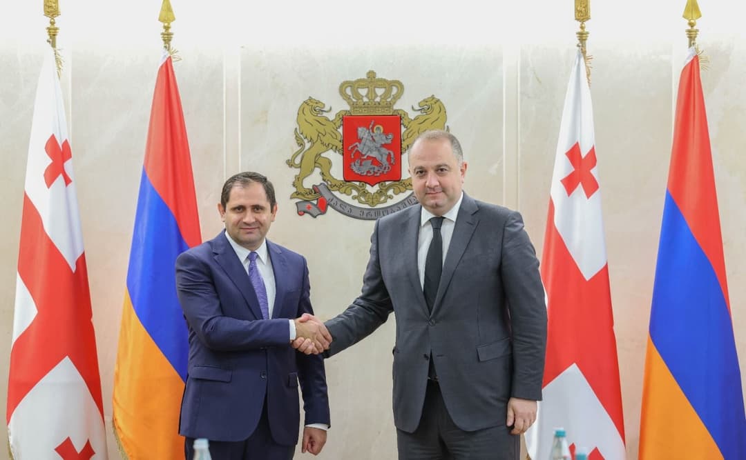 ირაკლი ჩიქოვანი სომხეთის თავდაცვის მინისტრს შეხვდა