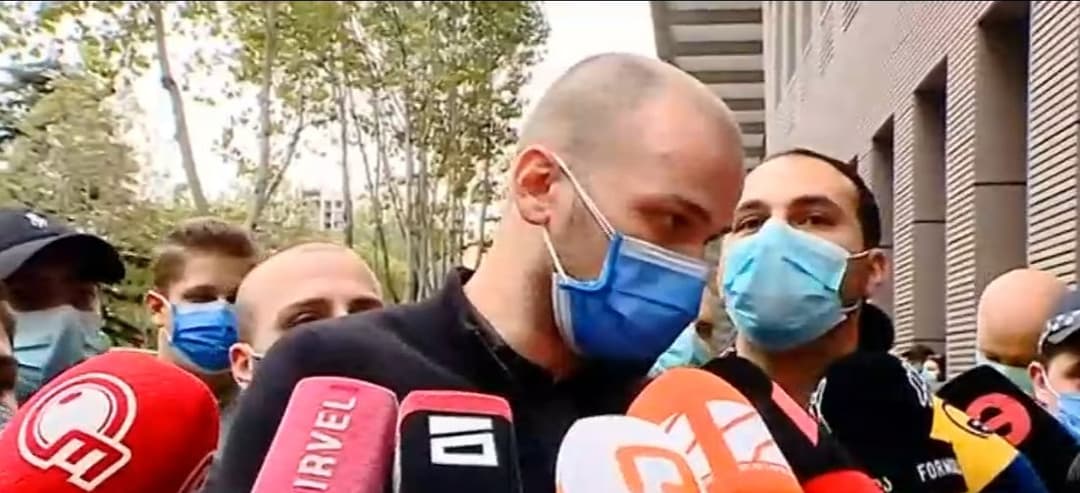 “ქართული ოცნების” ახალგაზრდული ფრთის წარმომადგენლებმა ევროკავშირის ოფისის მიმდებარე ტერიტორია დატოვეს