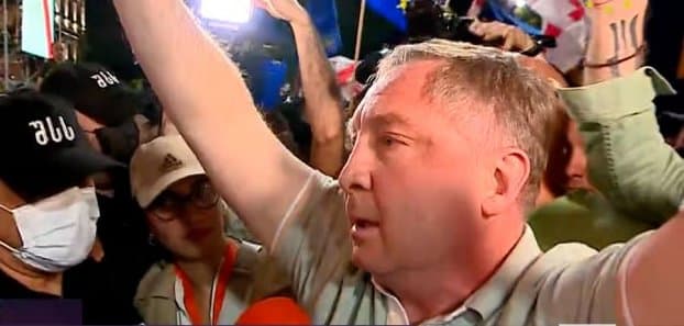 შსს-ს ინფორმაციით, ალექსი პეტრიაშვილი ადმინისტრაციული წესით არის დაკავებული