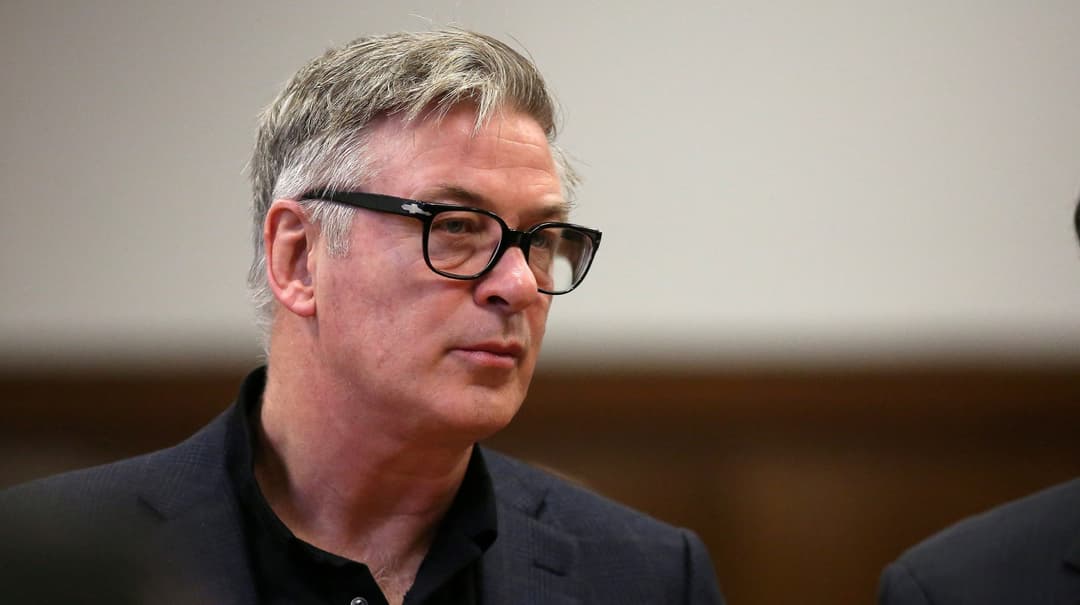 სასამართლომ მსახიობი ალეკ ბოლდუინი უდანაშაულოდ ცნო