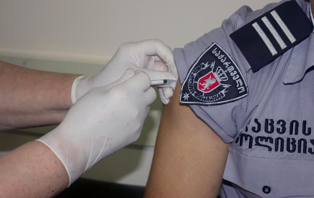 შსს-ს თანამშრომლების მასობრივი ვაქცინაციის პროცესი რეგიონებში აქტიურ რეჟიმში მიმდინარეობს