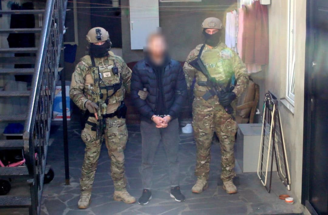 საქართველოს სახელმწიფო საზღვარზე მიგრანტის უკანონოდ გადაყვანის ფაქტზე უცხო ქვეყნის ორი მოქალაქე დააკავეს