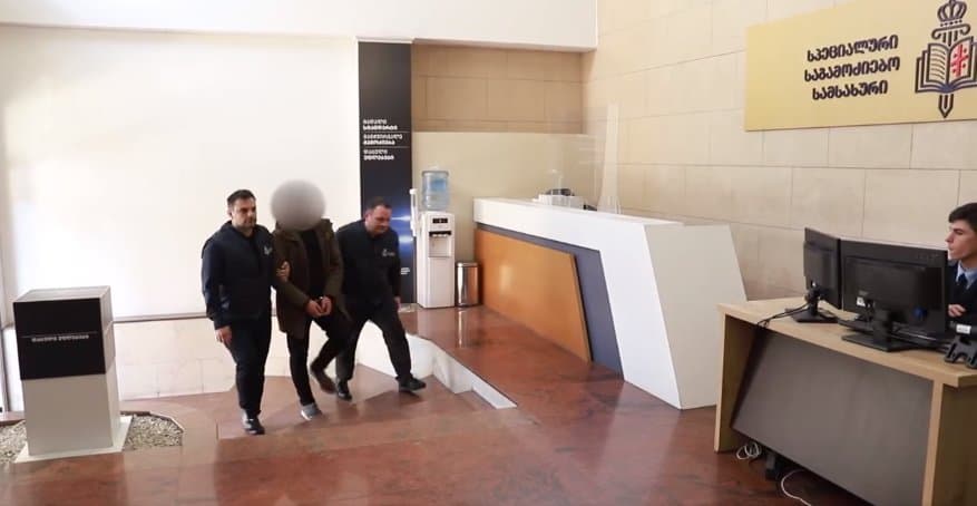 ძალადობის ფაქტებზე შსს-ს დაცვის პოლიციის დეპარტამენტის ინსპექტორი დააკავეს