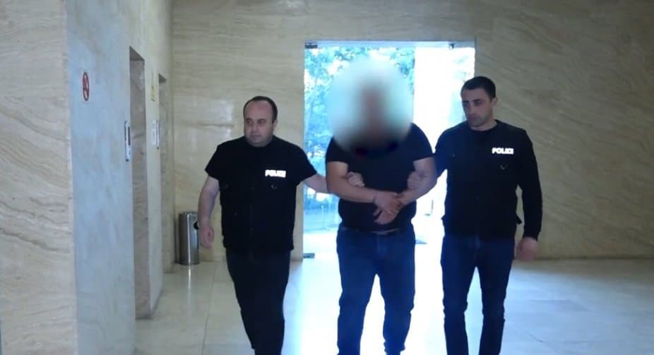 ცოლის მკვლელობისთვის დაკავებულის ადვოკატი აცხადებს, რომ მამაკაცი მომხდარს ვერ იხსნებს