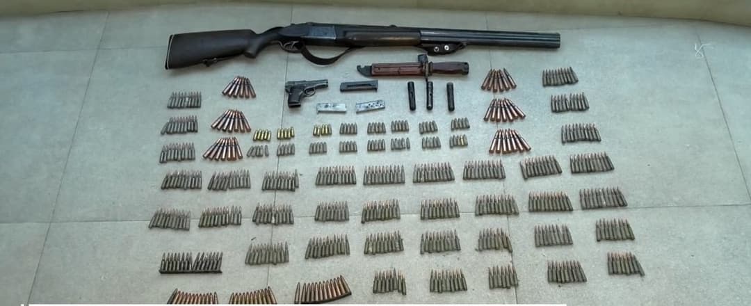 ლენტეხსა და თბილისში უკანონო ცეცხლსასროლი იარაღი და საბრძოლო მასალა ამოიღეს, დაკავებულია 3 პირი