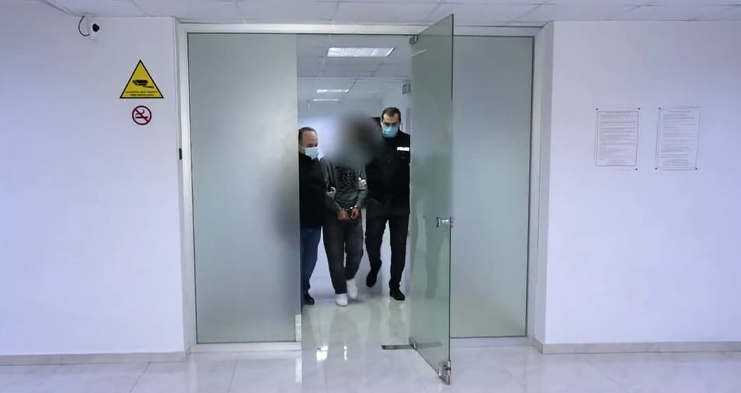 ფინანსური სარგებლის მიღების მიზნით კომპიუტერულ სისტემაში უნებართვოდ შეღწევის ბრალდებით ერთი პირი დააკავეს