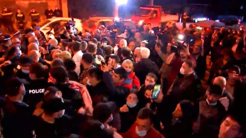 ბიძინა ივანიშვილის სახლთან აქციის სამი მონაწილე დააკავეს