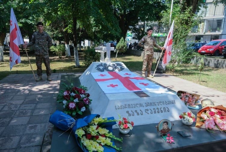 ეროვნული გმირის ზაზა დამენიას გარდაცვალებიდან 18 წელი გავიდა
