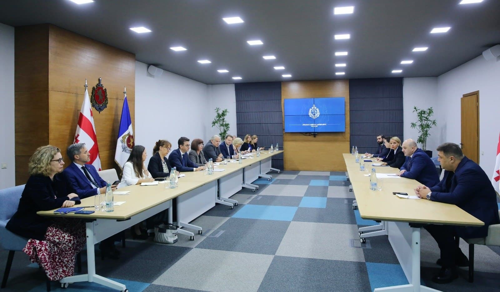 Frontnews image description