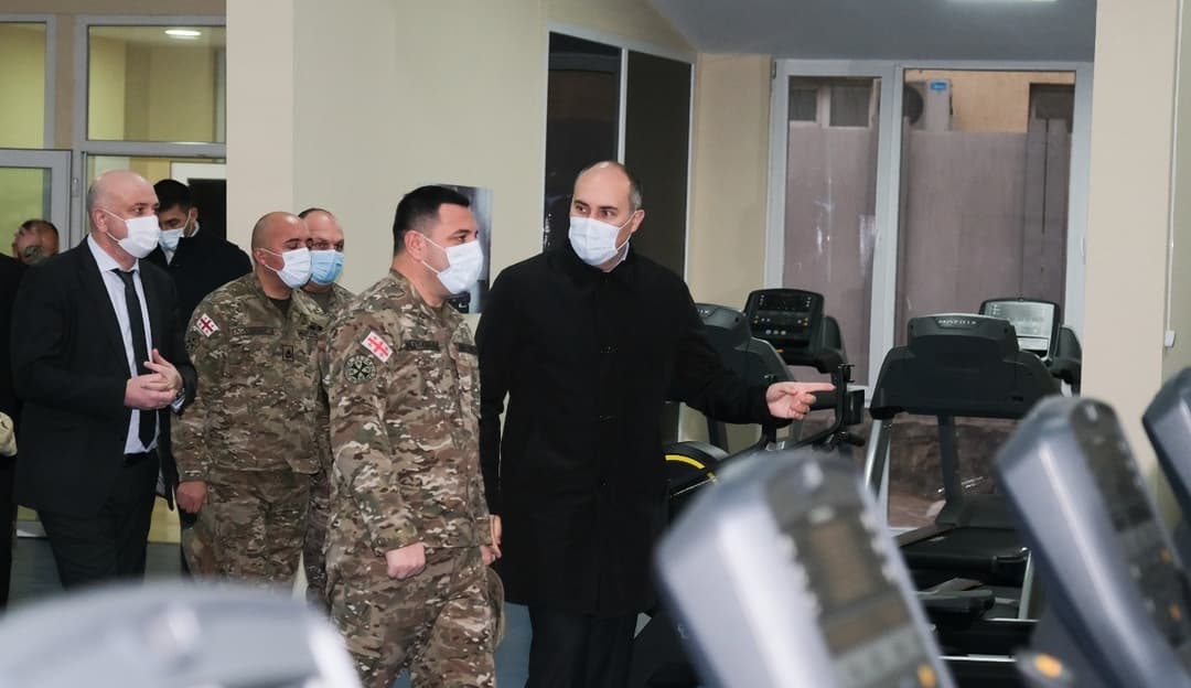 სამხედრო ბაზების შემდეგ თავდაცვის სამინისტროს ტერიტორიაზე კიდევ ერთი ახალი სპორტული დარბაზი გაიხსნა