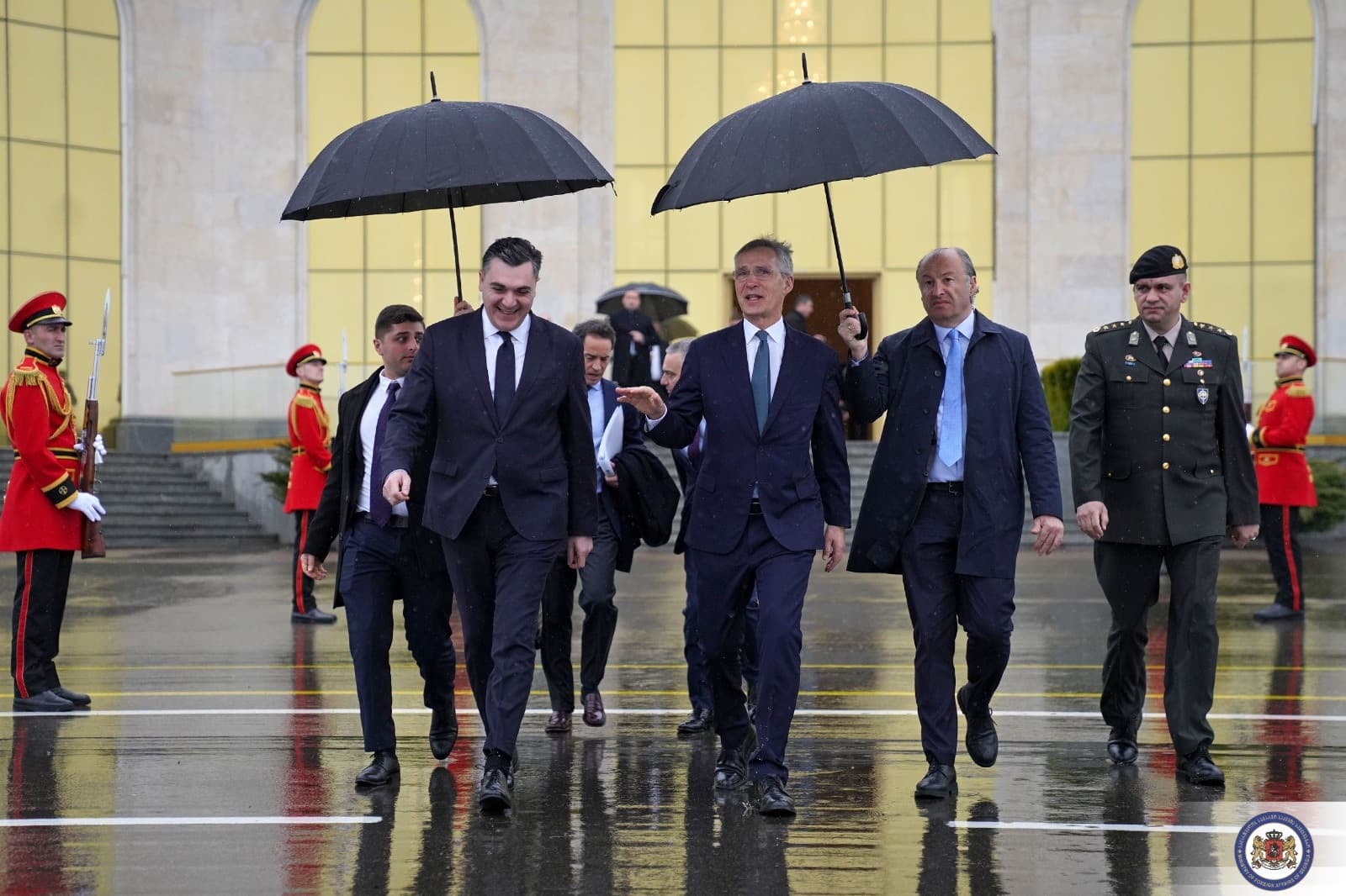 Frontnews image description