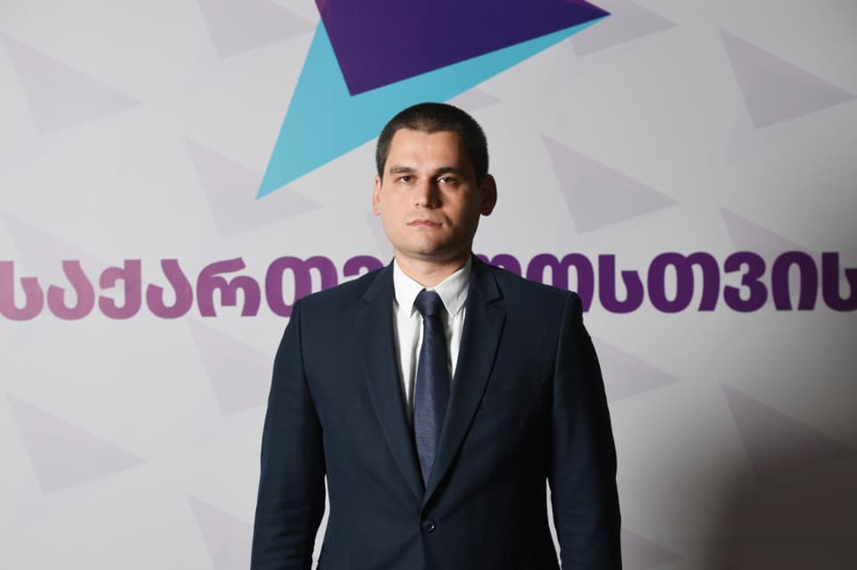 მიხეილ დაუშვილი – მმართველ ძალას კითხვებზე პასუხების გაცემა არ უნდოდა, რაშიც იდეალურად დაეხმარა “ნაციონალური მოძრაობა“