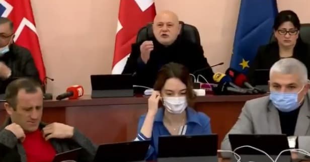 ოპოზიცია გორის საკრებულოს თავმჯდომარის გადადგომას მოითხოვს