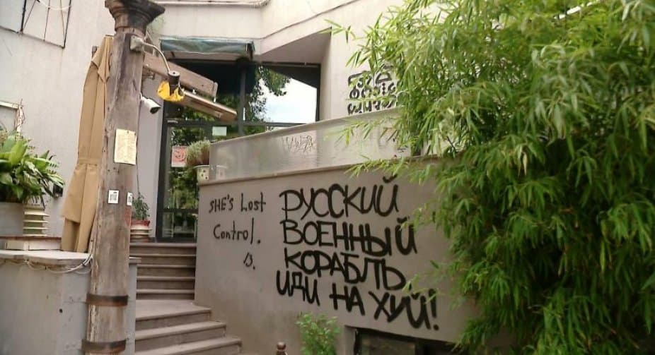 Dedaena Bar in central Tbilisi attacked by Russians for “imposing a visa” for entry