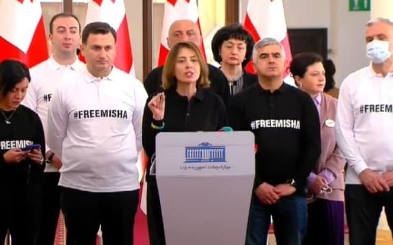 “ნაციონალური მოძრაობა“ ოპოზიციური პარტიების მიერ ჩახსნილი პროპორციული სიების აღდგენას ითხოვს