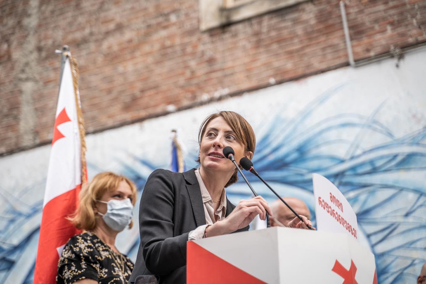 Frontnews image description