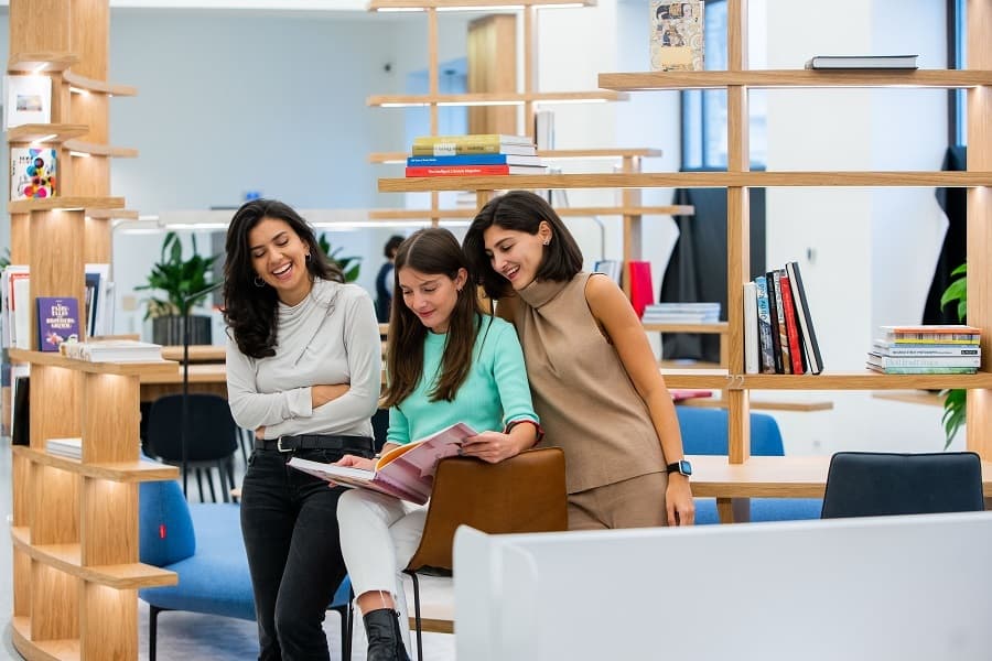 Frontnews image description