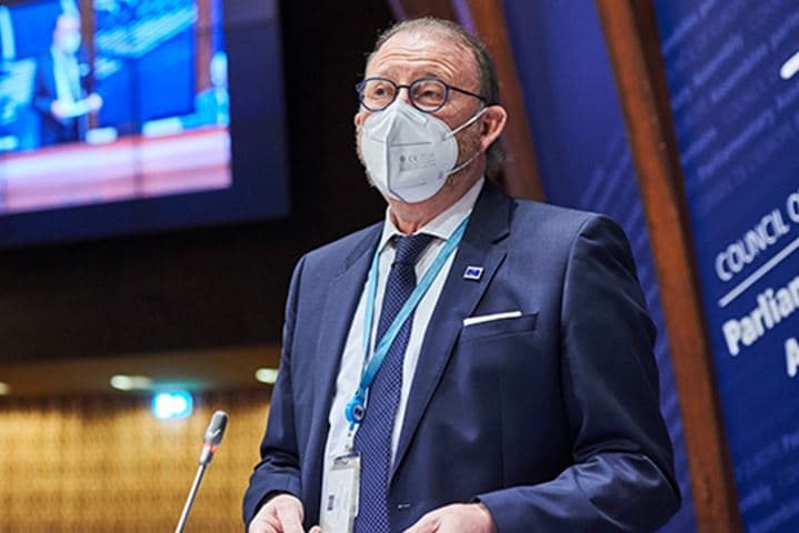 რიკ დემსი – პოლიტიკოსებმა შეგიძლიათ დაიწყოთ საქმის კეთება, ისაუბროთ პოლიტიკაზე და არ აქციოთ ის პირადულად