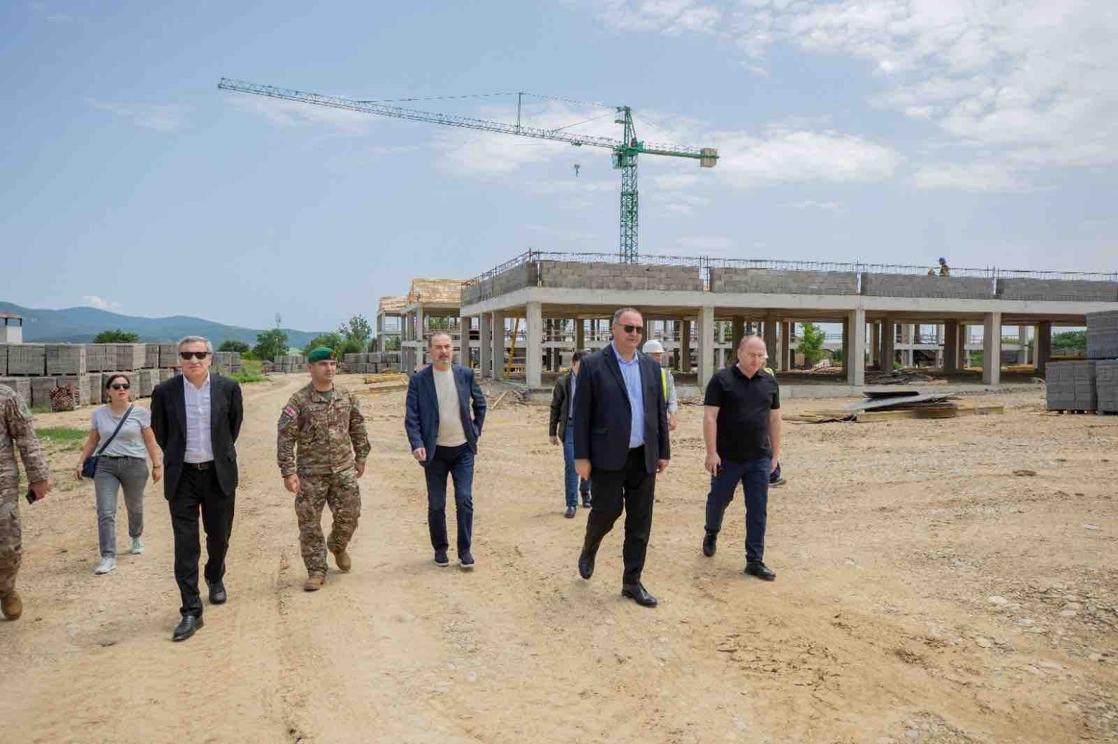 Frontnews image description